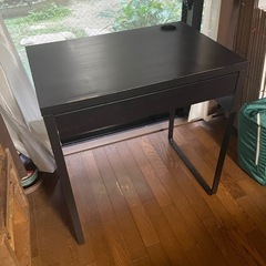 IKEAの机の画像
