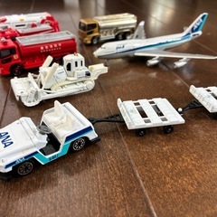 トミカ　ミニカー　　飛行機　消防車　の画像