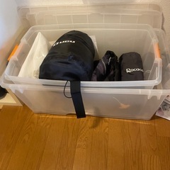 寝袋、エアーマット、衣装ケースの画像