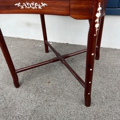 螺鈿細工 テーブル 引出し付き 工芸品の画像