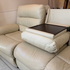 3人用電動合皮テーブル付きリクライニングソファの画像