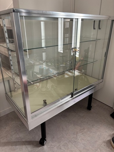 日本アルミ　ショーケース