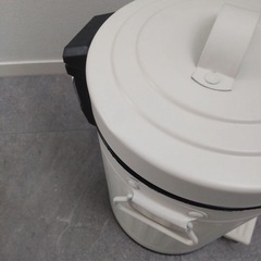 【ほぼ新品】ニトリ　3ℓ ゴミ箱　缶ペールの画像