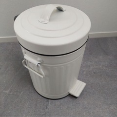 【ほぼ新品】ニトリ　3ℓ ゴミ箱　缶ペールの画像