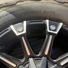 グッドリッチタイヤホイールセット17インチの画像