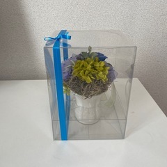 12/3(水)まで　プリザーブドフラワー(バラと紫陽花)ケース入りの画像