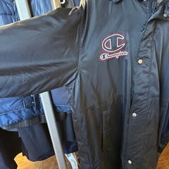 Champion💙ベンチコート👕裏ボア‼️MサイズⓂ️刺繍ロゴチャンピオンネイビー紺上着洋服ジャケット冬用の画像