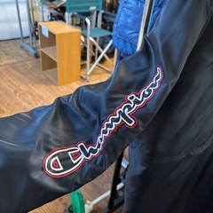 Champion💙ベンチコート👕裏ボア‼️MサイズⓂ️刺繍ロゴチャンピオンネイビー紺上着洋服ジャケット冬用の画像