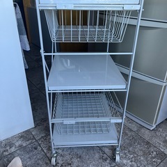 キャスター付きスチールラックの画像