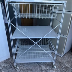 キャスター付きスチールラックの画像