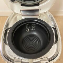 <TIGER> 炊飯器 5.5合炊き JPL-A100 2020年 コーラルホワイトの画像