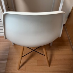 ナチュラルな雰囲気のデスク&チェアの画像