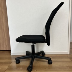 キャスター付き椅子の画像