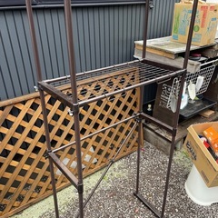 洗濯スペース収納棚の画像