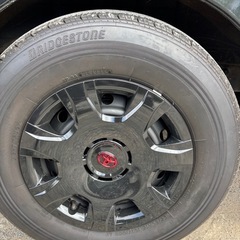 ハイエース　純正ホイールタイヤ付きの画像