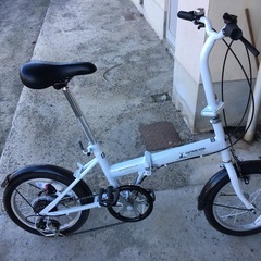 折り畳み自転車の画像
