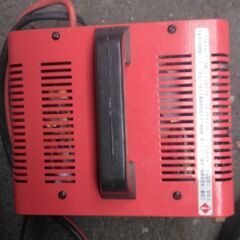 車用バッテリー充電器の画像