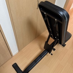 トレーニングベンチ　組み立て済みの画像