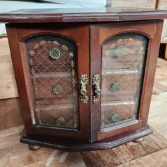 アンティーク　アクセサリーケース　オルゴール付きの画像