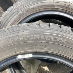 スタッドレスタイヤの画像