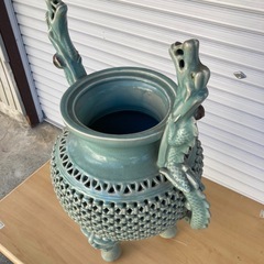 青磁の壺　高さ約58cmの画像