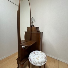 3連休中のみ0円鏡台の画像