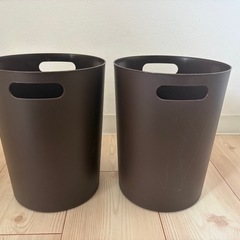 ヨガマット、ゴミ箱などの画像