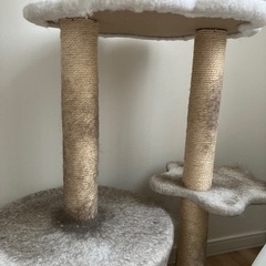 キャットタワー　月の形が可愛いの画像