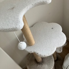 キャットタワー　月の形が可愛いの画像