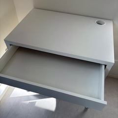 IKEA ミッケ　机の画像