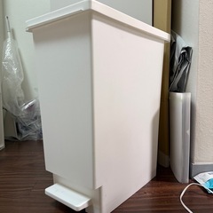 ゴミ箱 白の画像