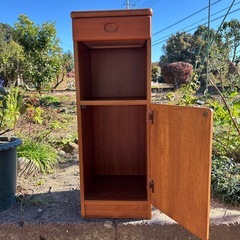 引出し付き棚の画像