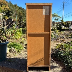 引出し付き棚の画像