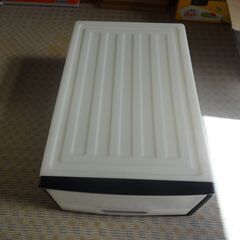 プラスチック収納ケース計３個の画像