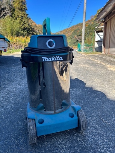 マキタ　業務用掃除機