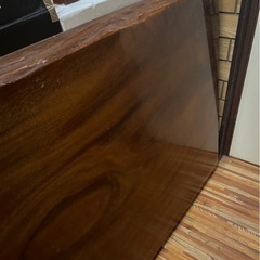 桜の一枚板のテーブルの画像