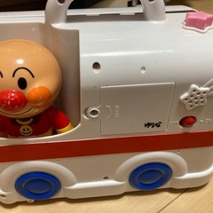 アンパンマンの救急車の画像
