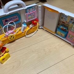 アンパンマンの救急車の画像