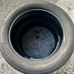 215/55/18 ブリジストン中古タイヤ4本　　製造2021年　溝分3山位　の画像