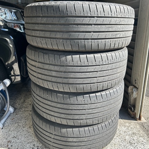 215/55/18 ブリジストン中古タイヤ4本セット　製造2021年　溝分3山位　2本販売は3,900円