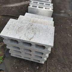 【お話中】コンクリートブロック12個の画像