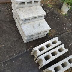 【お話中】コンクリートブロック12個の画像
