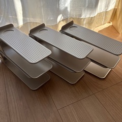 【ニトリ： 6つセット】高さが調節できるシューズスペーサーの画像