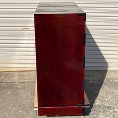 M1122702N 仙台箪笥 漆塗り 四段 装飾金具 古家具 伝統工芸品 鍵付き 宮城県 引き取り 当時物 中古品 現状品の画像