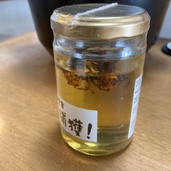 スズメバチ入り蜂蜜　命がけで捕獲の画像