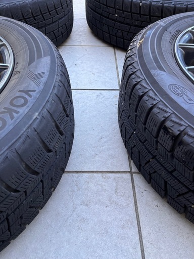 値下げ　スタッドレス　205/60R 16  VELVA。 