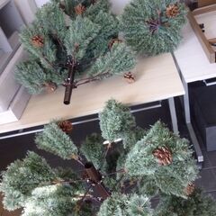 ※取引中/売約済***********　　　　　　未使用/新品　クリスマスツリー 210cm ポット付き おしゃれ ツリー リアル ヌードツリー スリム 松ぼっくり付 脚カバー 石目調の画像