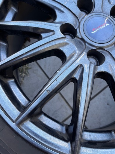 値下げ　スタッドレス　205/60R 16  VELVA。 