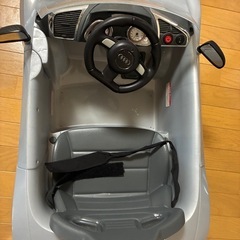 電動乗用おもちゃアウディー　の画像