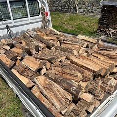 薪　キャンプバーベキュー広葉樹クヌギ　ナラ
の画像